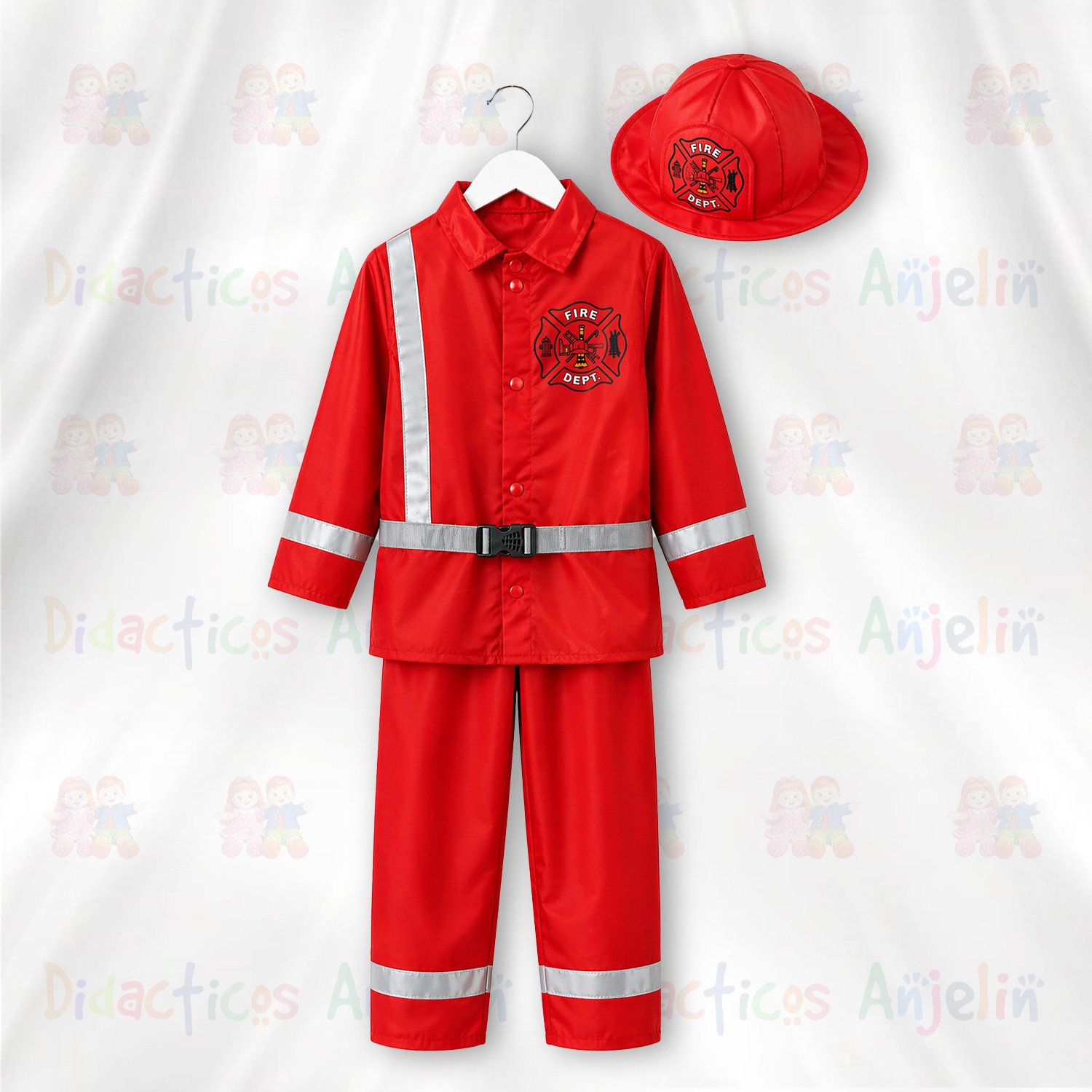 Disfraz de bombero para niño colgado en gancho, traje infantil de rescate hecho a mano fondo blanco