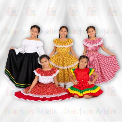 Colección de trajes típicos colombianos infantiles para niña inspirados en diferentes bailes tradicionales como Guabino, Joropo, Sanjuanero, Cumbia y Mapalé. El set incluye vestidos y conjuntos coloridos con vuelos, encajes y estampados representativos del folclor colombiano. Perfectos para actos escolares, festivales culturales, presentaciones artísticas y actividades pedagógicas. Elaborados con telas cómodas, ligeras y llamativas ideales para el movimiento y la danza.