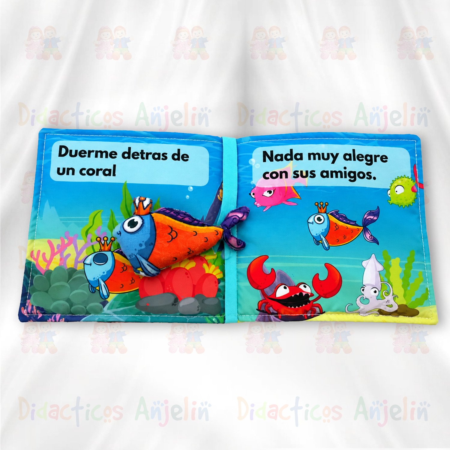 Páginas interiores de libro didáctico de tela con ilustraciones marinas y pez acolchado interactivo para bebés