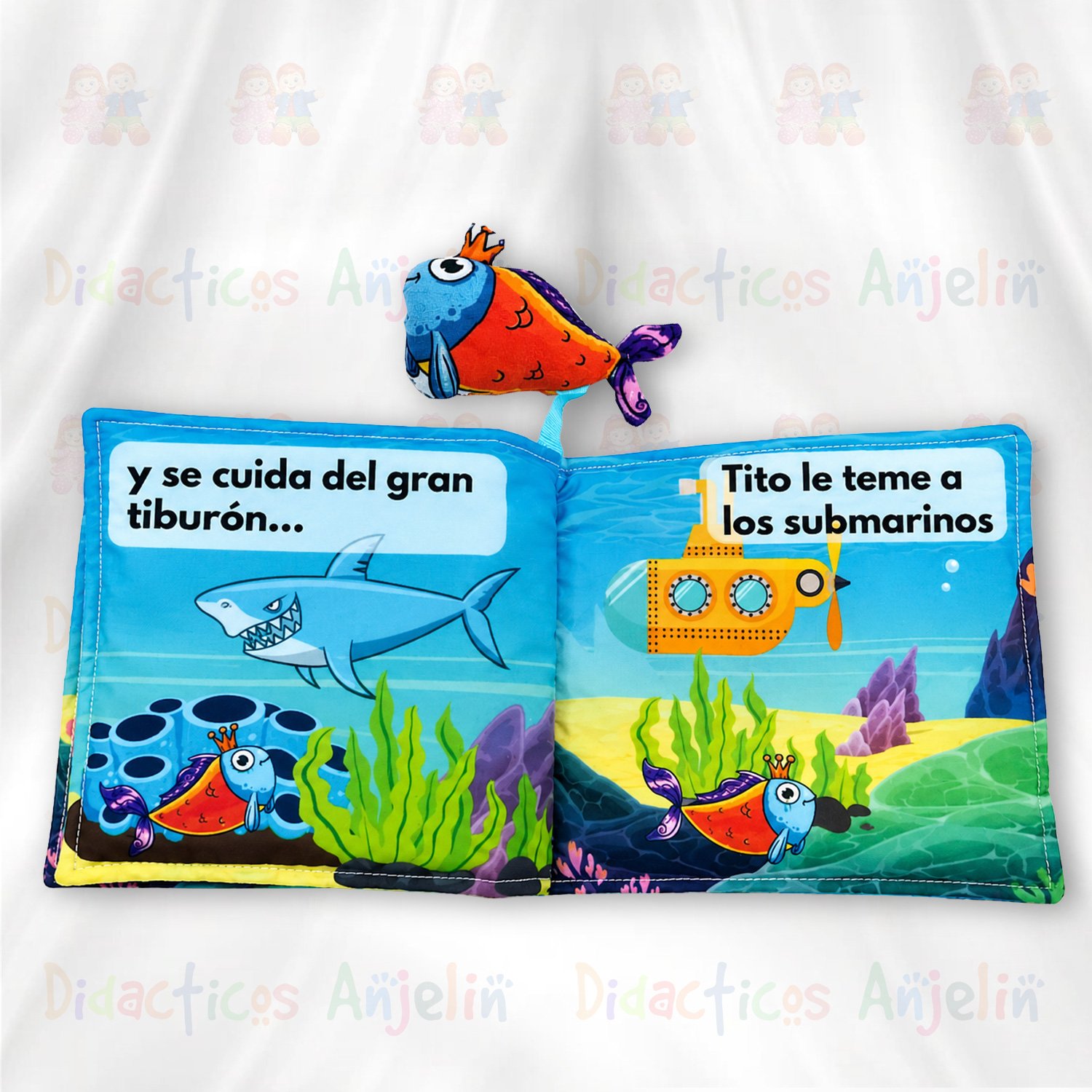 Libro infantil de tela con escenas submarinas coloridas y personaje Tito el Pez en formato sensorial