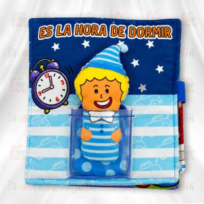 Libro didáctico de tela para bebés “Es la hora de dormir”, diseñado para crear rutinas nocturnas de forma divertida mediante ilustraciones suaves, colores llamativos y personaje interactivo de tela removible.